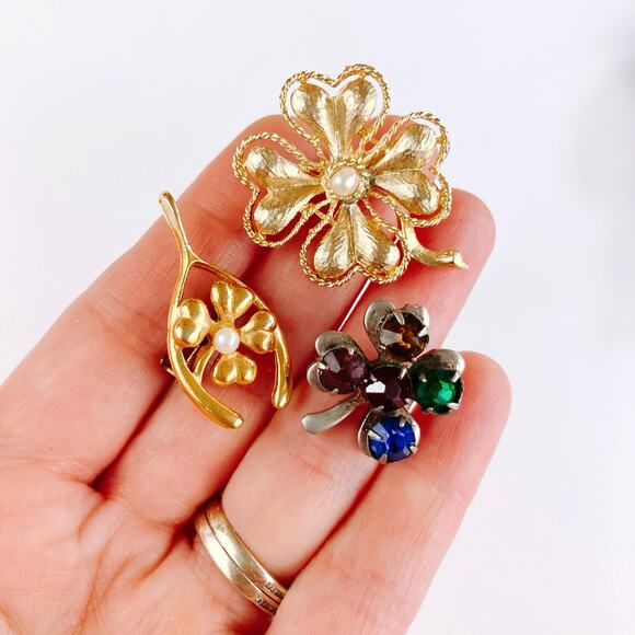 VTG Lot of 3 Brooches Mid Century Clover and Wishbone Faux Pearl Rhinestone - Picture 2 of 13